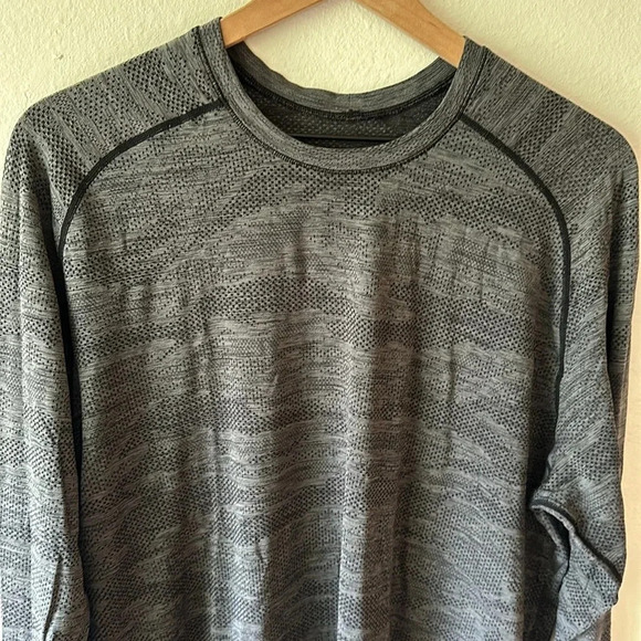Lululemon sz XL Metal Vent Tech Long Sleeve Black / Anchor great pre owned cond - Picture 4 of 10